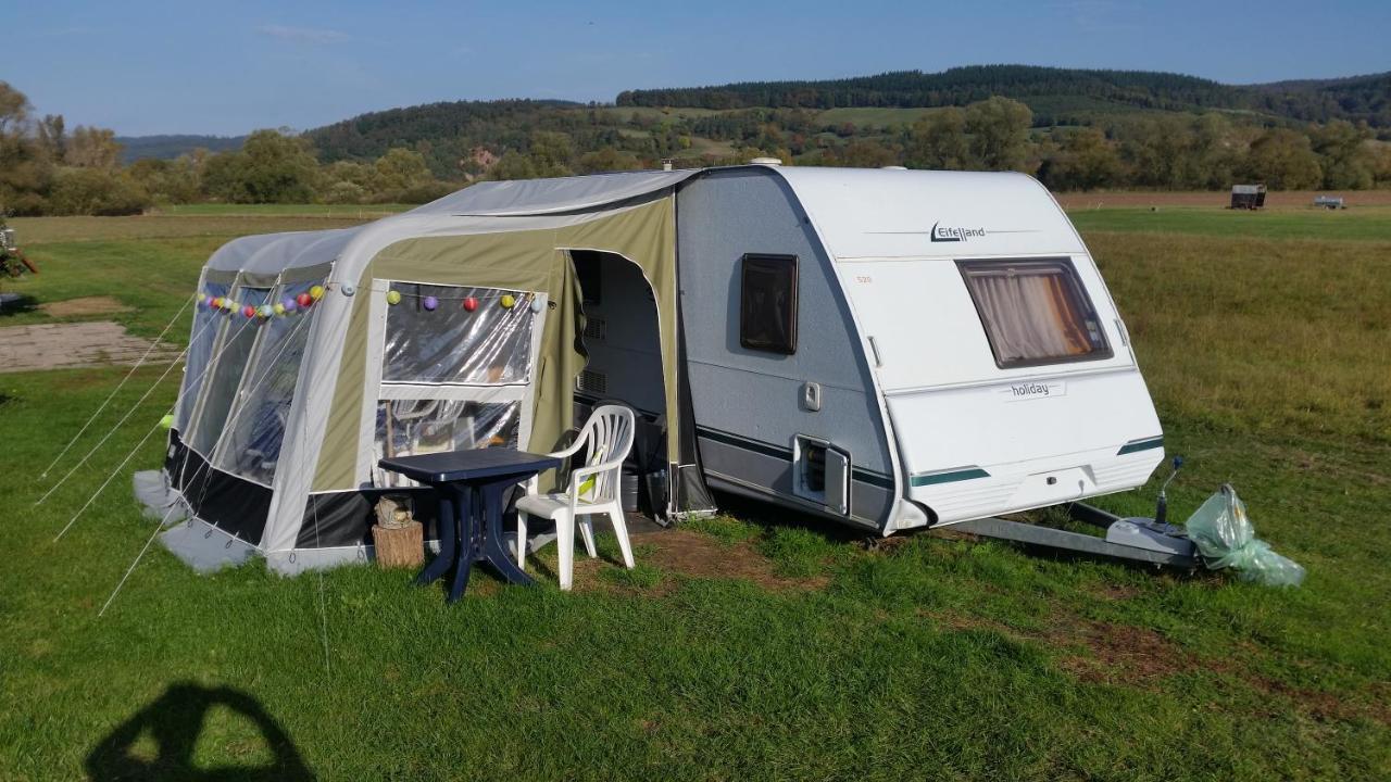 Gemuetlicher Wohnwagen In Der Natur Alheim Экстерьер фото