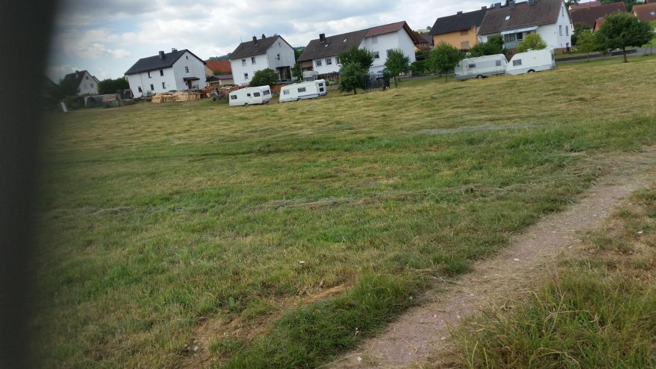 Gemuetlicher Wohnwagen In Der Natur Alheim Экстерьер фото