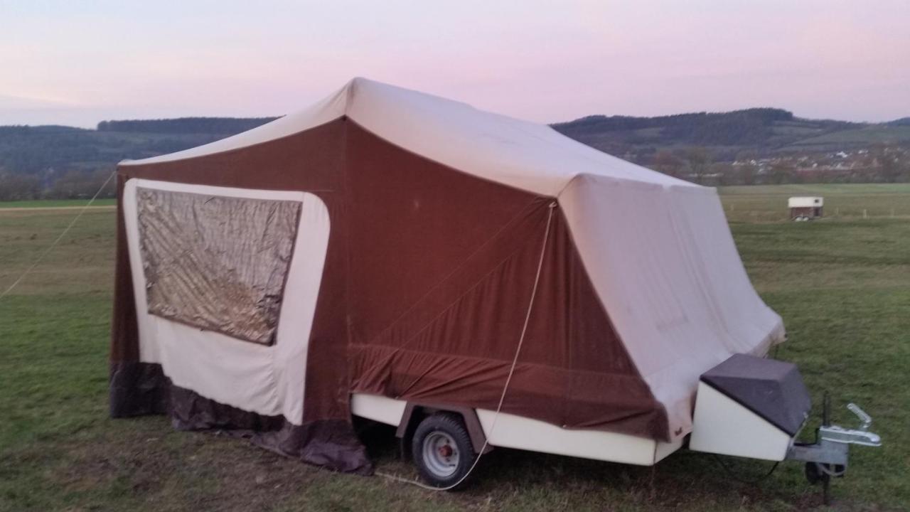 Gemuetlicher Wohnwagen In Der Natur Alheim Экстерьер фото